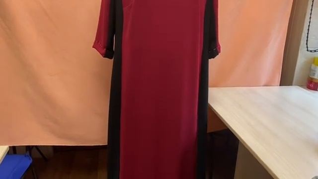 Платье с контрастными вставками