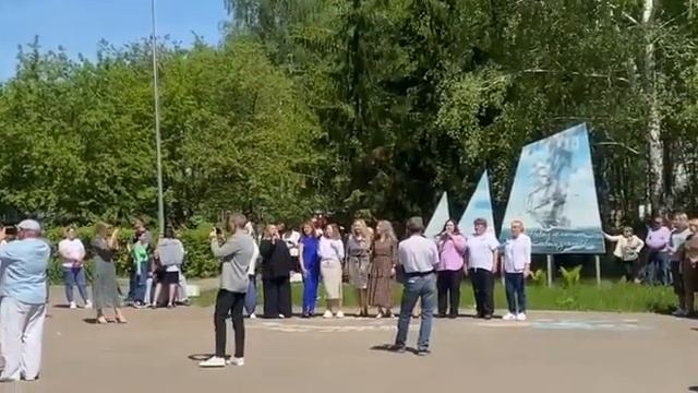 24 мая 2024 г. Поют родители. Последний звонок 9Г шк. 17 Коломна МО.