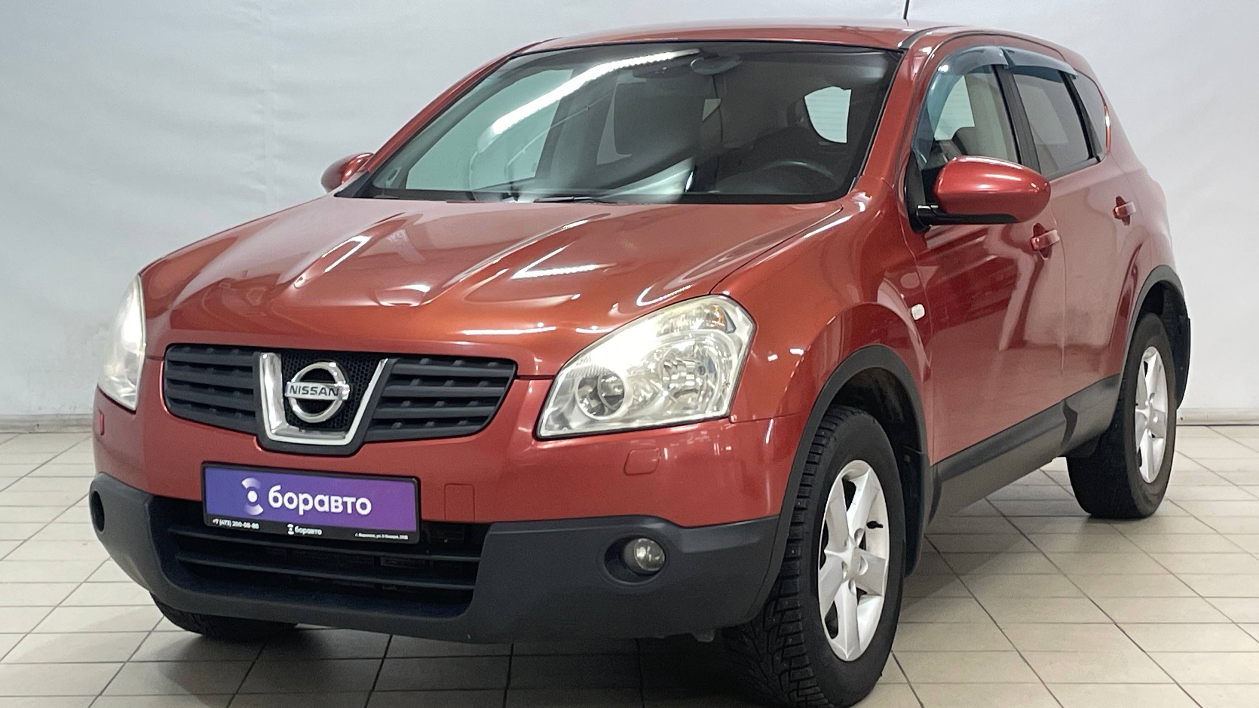NISSAN QASHQAI Темно-красный