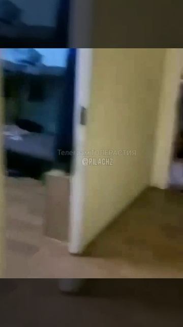 50 мигрантов отравились в московском хостеле, потому что ели из общего котла на стройке !!!