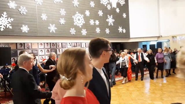 Веселый хоровод с Дедом Морозом.😁😄😀.mp4