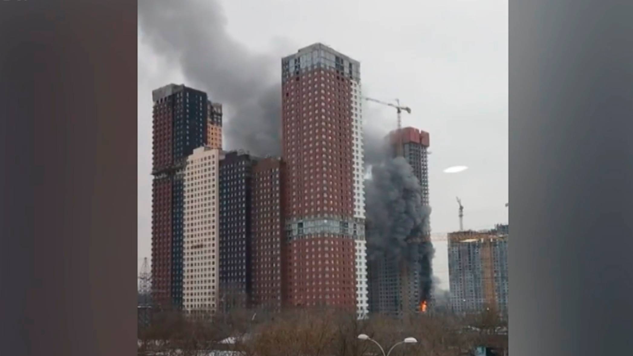 Пожар в небоскребе на северо-западе Москвы. Открытое горение удалось ликвидировать