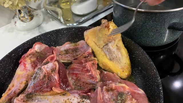Жареный гусь с макаронами и салатом!😋
