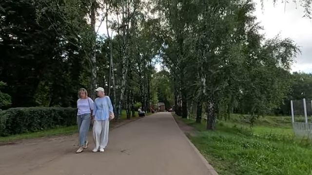 Обанкротившись, сирота вернулся в свой старый деревенский дом… А заметив странные следы…