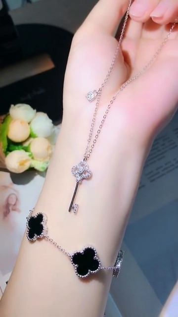 Women's Four Leaf Clover Bracelet & Key Necklace Set