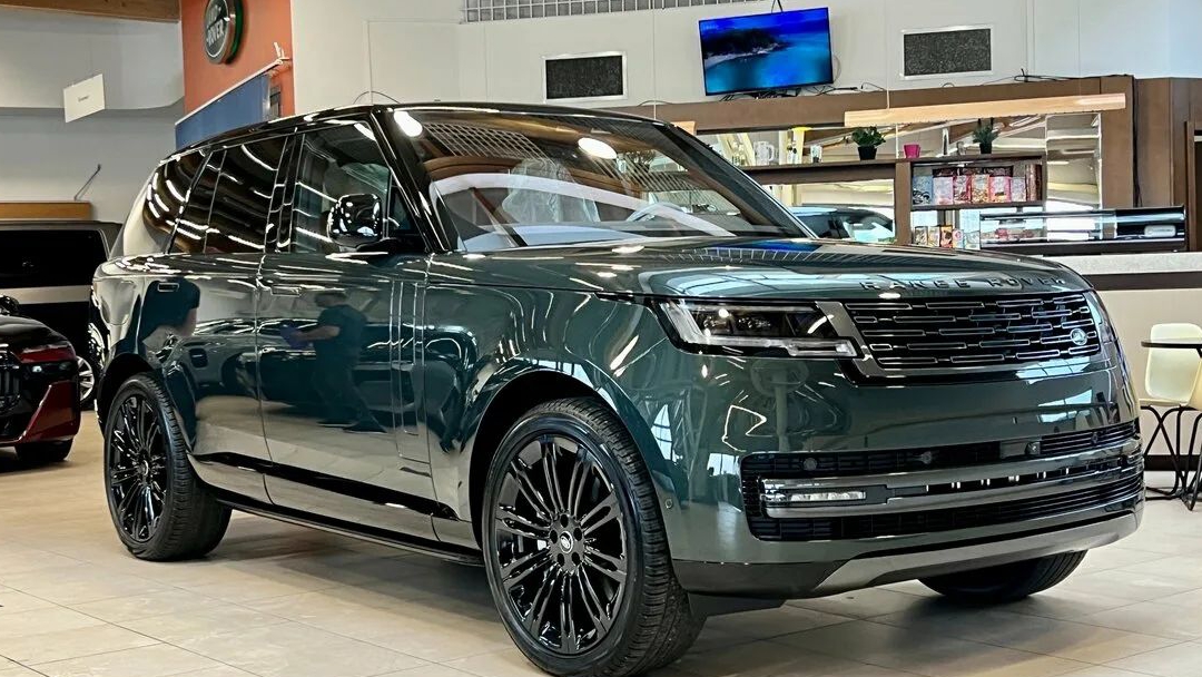 Суперэкономичный Range Rover MHEV Long 2025 уже в России