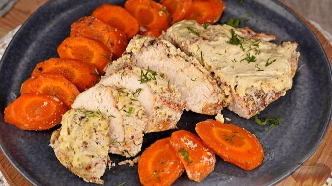 Сочная птица с ярким гарниром. ИНДЕЙКА, ЗАПЕЧЁННАЯ С МОРКОВЬЮ