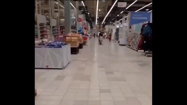 «Как они живут! Я сейчас заплачу!» – эмигрант зарыдал в русском магазине, не найдя санкций!