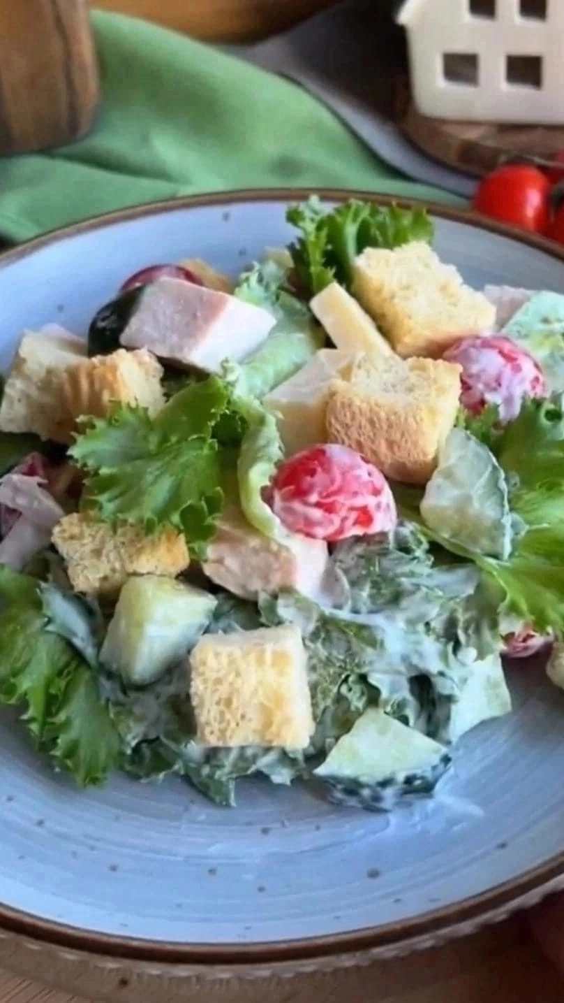 ОЧЕНЬ ВКУСНЫЙ САЛАТИК ЗА 5 МИНУТ 🤤