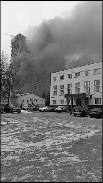 Строящееся 37-этажное здание загорелось на северо-западе Москвы