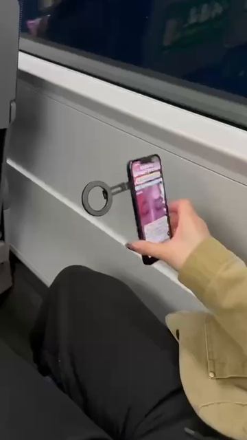 Держатель для телефона на присоске