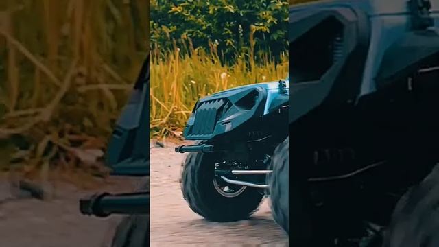 Радиоуправляемый Jeep Wrangler JK Rubicon Injora на просёлочной дороге.