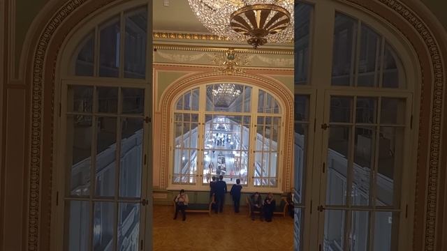 Идите в театр! 🎭