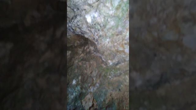 Захожу в пещеру на горе Алчак-Кая в Судаке на Чёрном море
