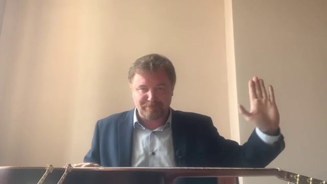 Как правильно держать гитару
