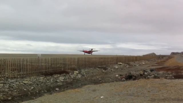 Dash8 landing