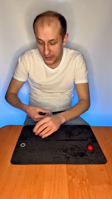 Шарик сквозь коробочку