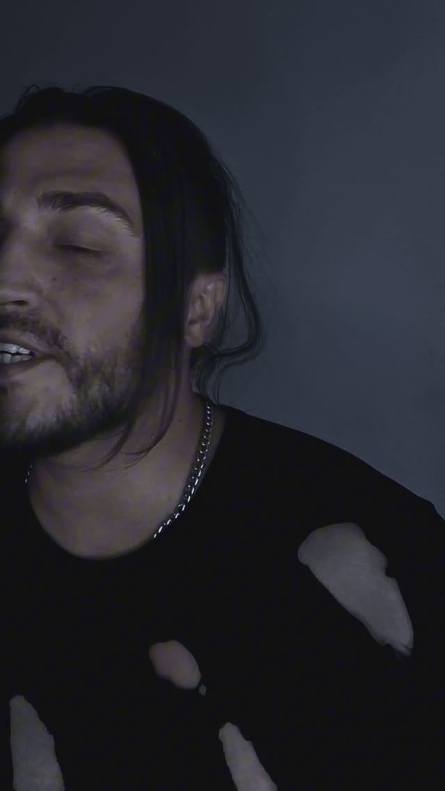 Искандер Костиков - Вою на луну ( слоумо 1 )