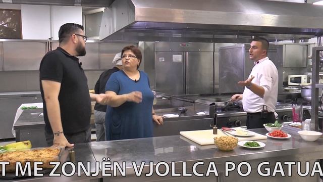 Te gatuajme me Zonjen Vjollca PJ2 SHEFI I KUZHINËS FLAMUR HYKA NË RESTORANTIN "BALLKONI I DAJTIT"