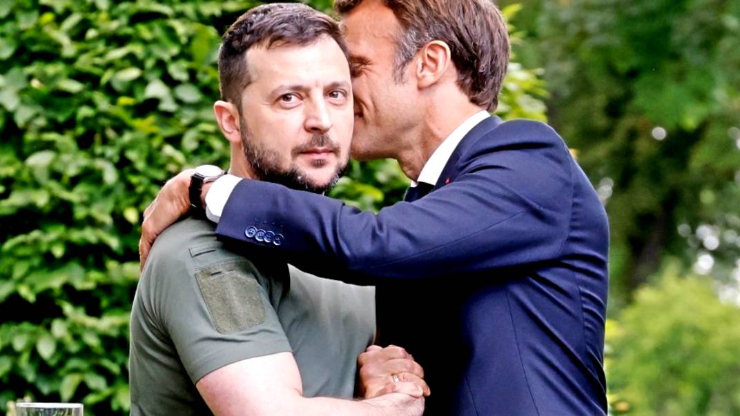 Макрон после беседы с Зеленским дал ему обещание