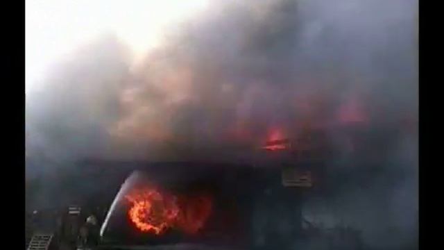 Ангар на Заводской сгорел вместе с содержимым