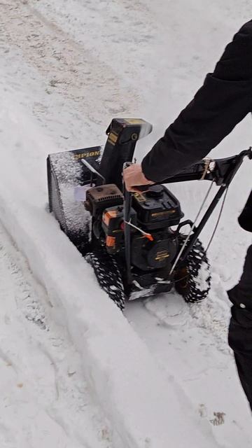 Замученный снегоотбрасыватель Champion St553 после ремонта!