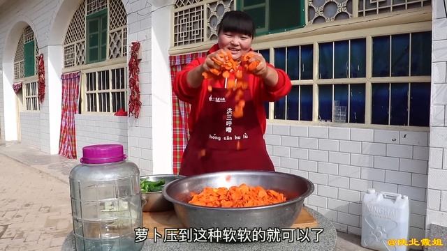 【陕北霞姐】萝卜陕北特色吃法，就馍馍，下面条，一次腌30斤不够吃！