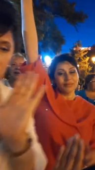 Индонезиец поет Конь