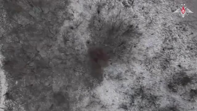 Уничтожение роботизированных платформ ВСУ операторами FPV-дронов и БпЛА с системой сбросов боеприпас