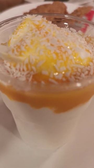 Fresh mango coconut sundae at Jollibee 😋 #short #jollibeeuk #coconut #mango #sundae