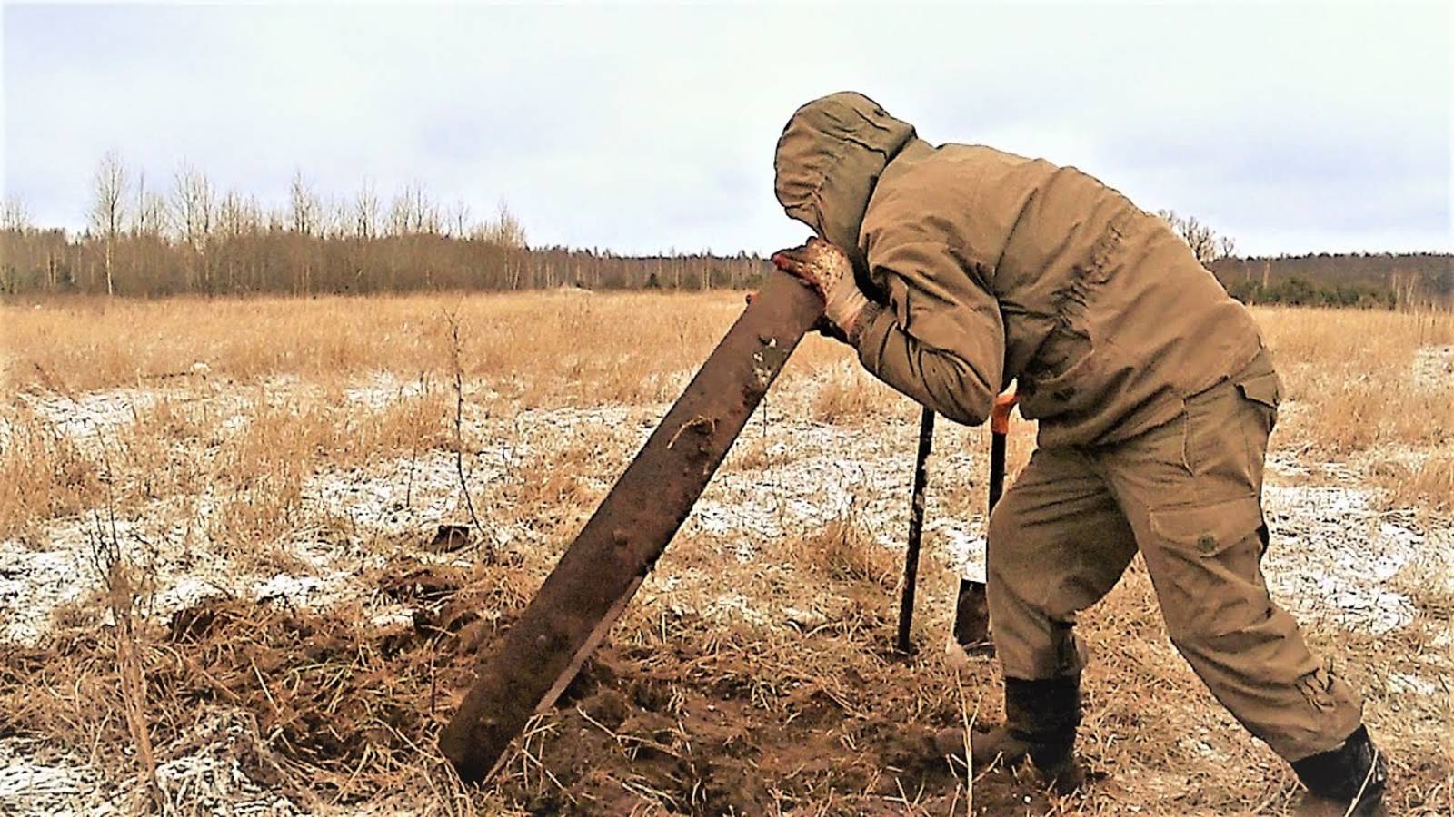 Третий год копаю это место! Тут металла хватит надолго. Коп металлолома это безлимитная земля.