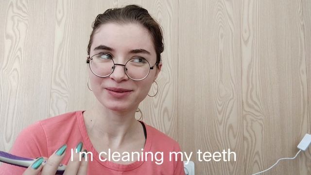 Present Continuous only! English Vlog