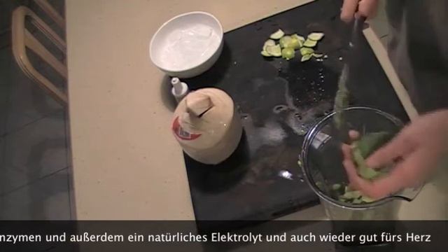 Rohkost Rezept Grüner Smoothie - Rohtopia's Grüner Limetten Smoothie green lime raw vegan