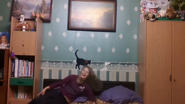 Маша :) испугала вику :(
