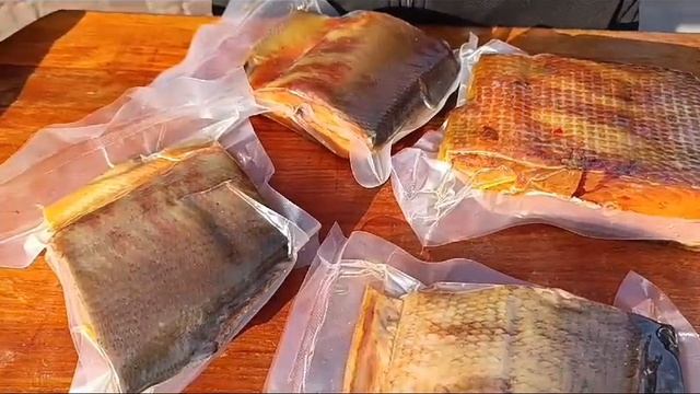 Кета кусок горячего копчения в вакуумной упаковке