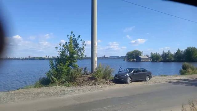 На трамвае мимо Верх-Исетского водохранилища.