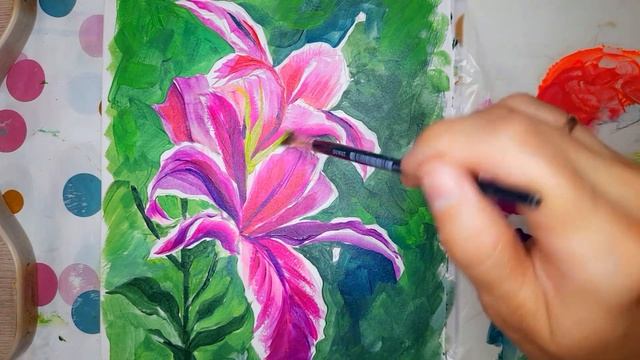 Рисую лилии акриловыми красками на бумаге.