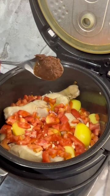 Куриные ножки с картошкой в мультиварке