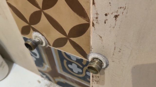 Отражатели смесителя не примыкают к стене, как сделать красивое примыкание без зазоров