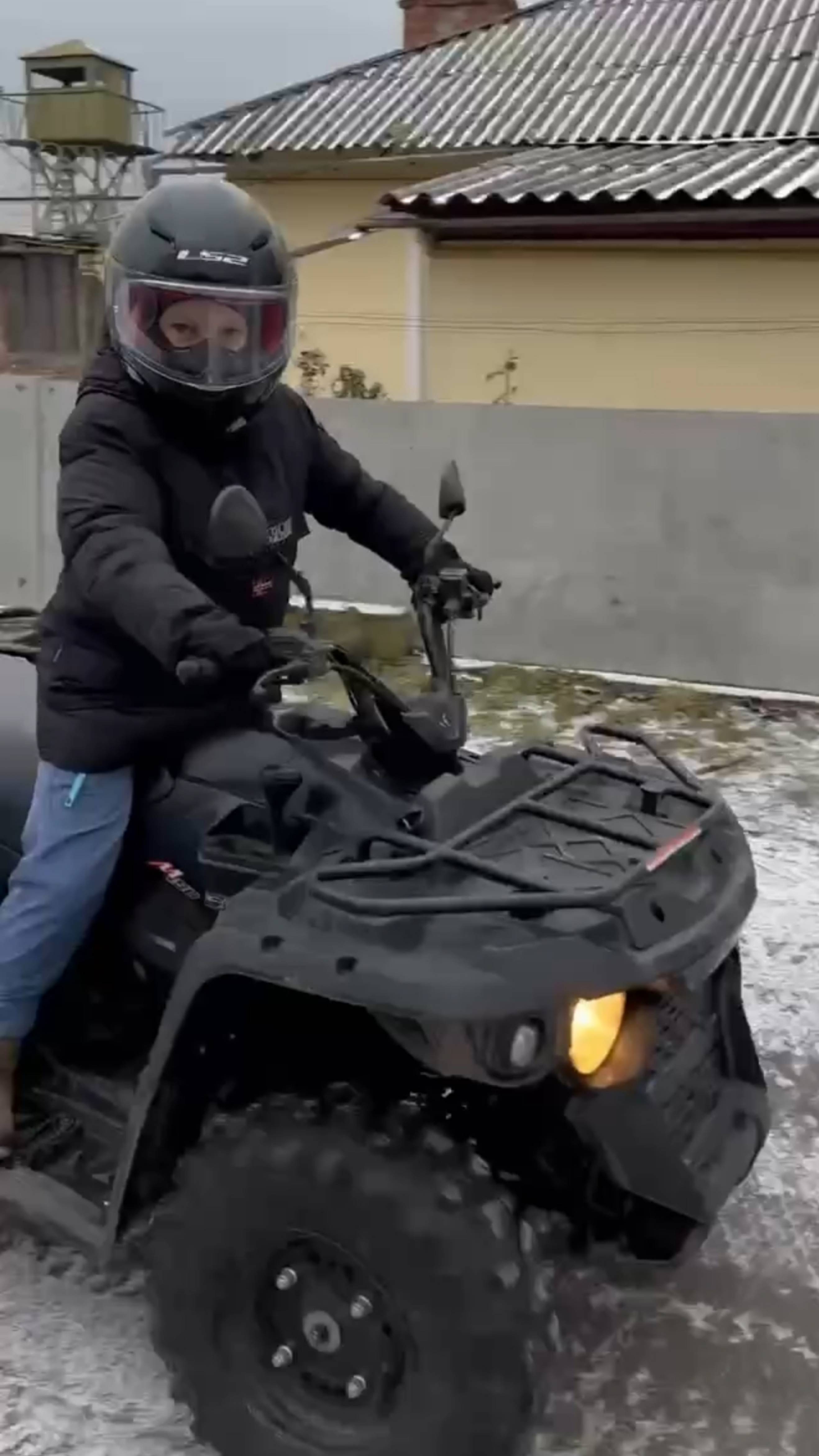 Внук и квадроцикл.