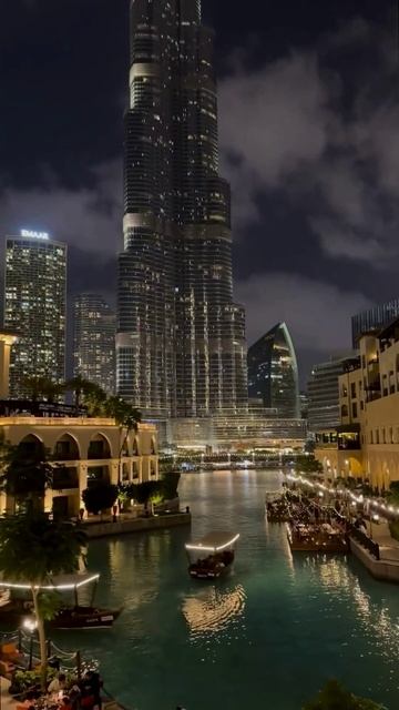 В Дубае действует строгий запрет на проявление чувств в публичных местах, таких как держание за р...