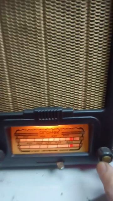 Ламповый приёмник "Огонёк" 1956 года выпуска.
Востановлен и переделан на FM диапазон + Блютус.
