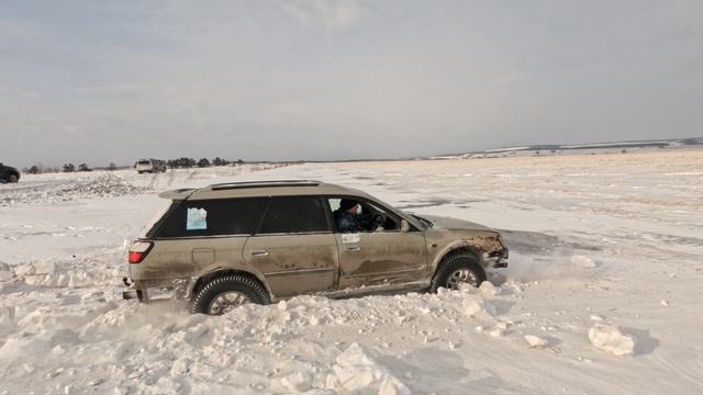 Suzuki, Subaru vs MMC цари полей, в снежном плену..
