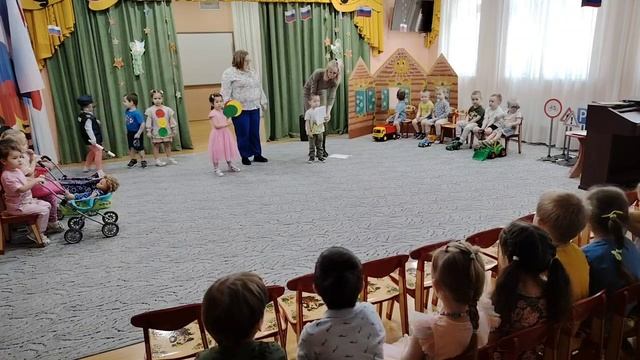 Сценка по ПДД группа "Елочка"