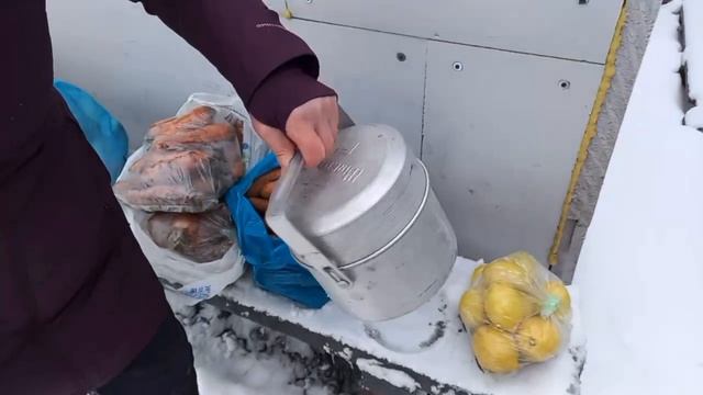 Наша дорогая Валентина Николаевна, как всегда со своим фирменным хворостом для бойцов ❤️