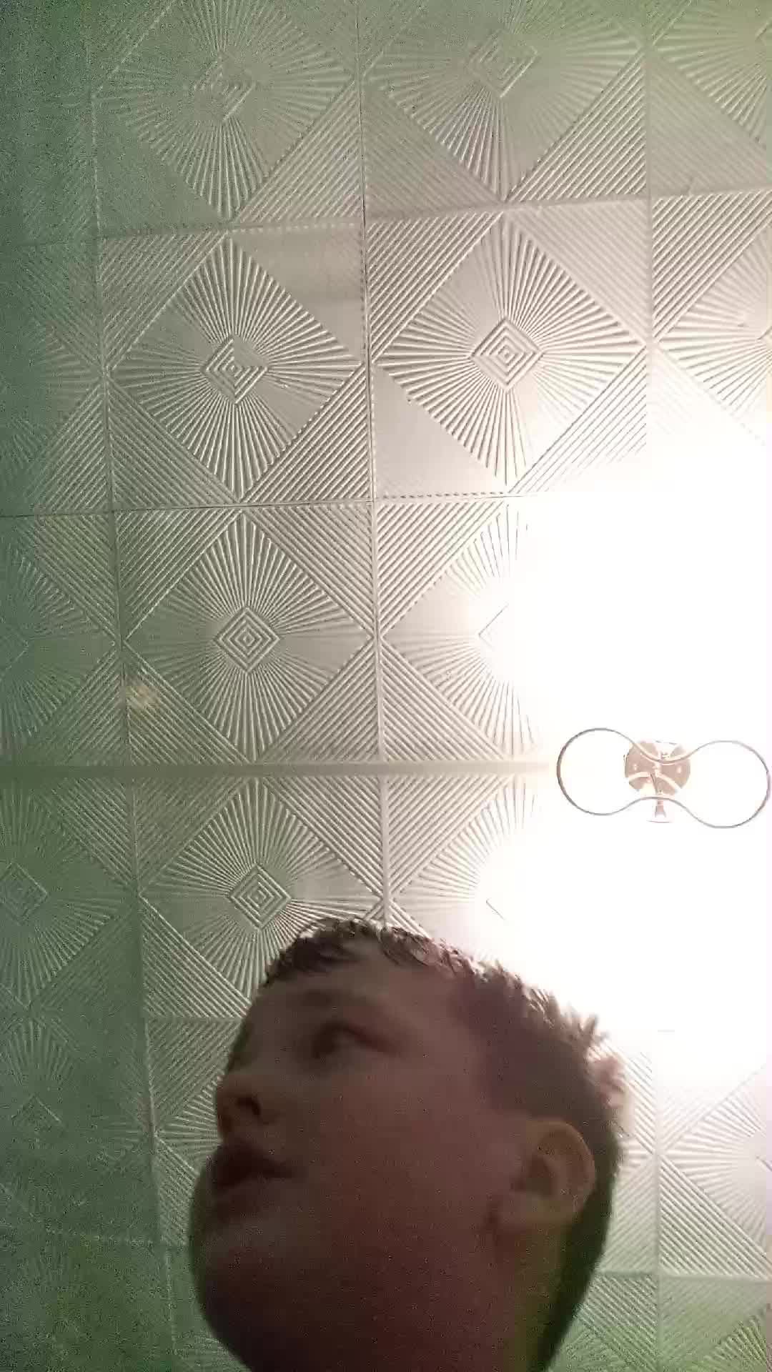 р