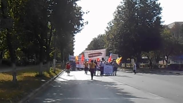 Идет война народная – протестное шествие в Железногорске против повышения пенсионного возраста.