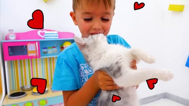 329 Влад и Никита играют с котятами