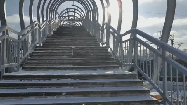 Новый перекидной пешеходный мост через ж_д пути в городе Шарья. (1)