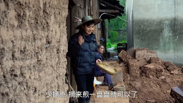 雨下了一整夜，徐三娃检查堡坎完好无损，只是剩下的高度让人犯难【我是徐三娃】